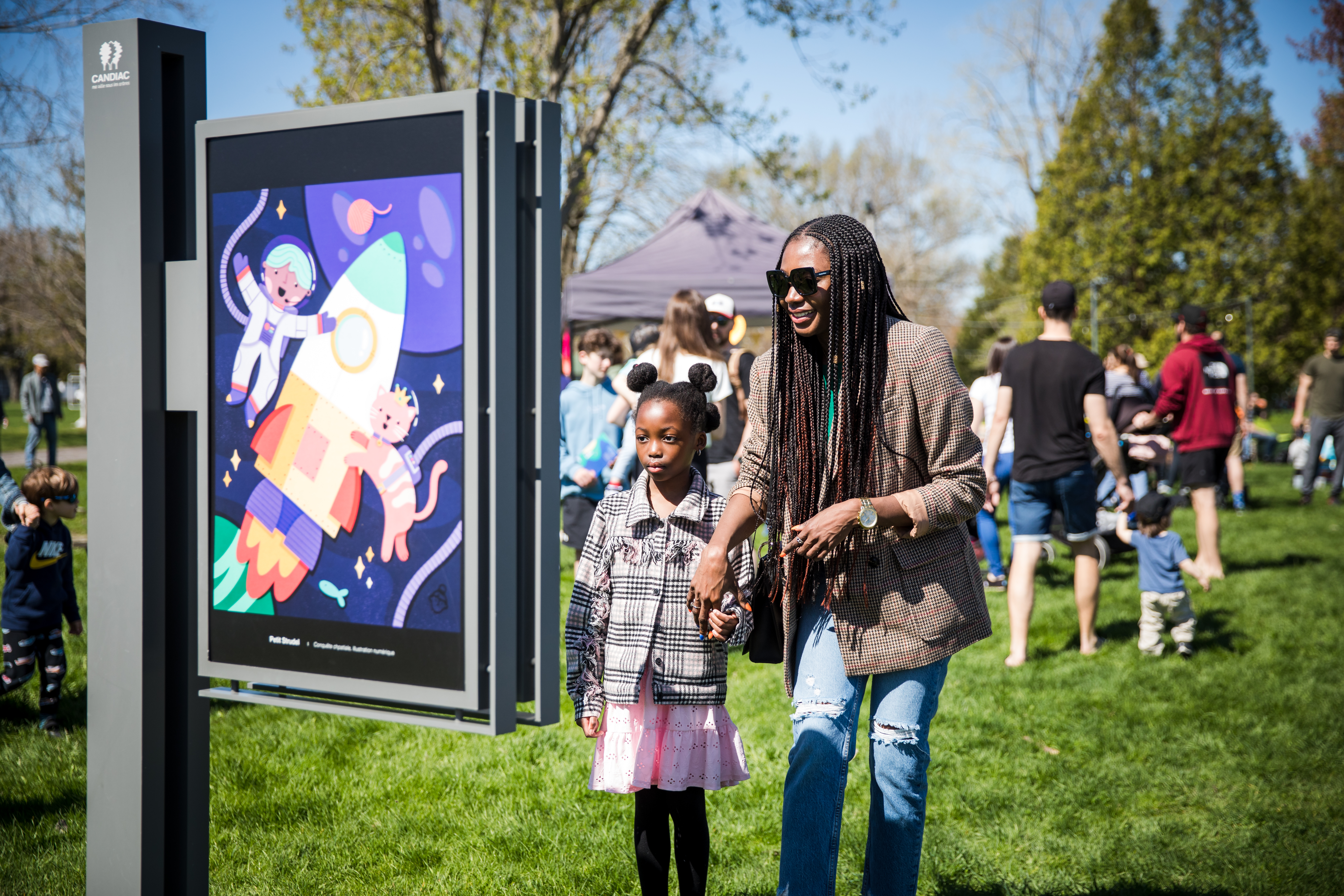 <p>Une place importante est accordée à la culture chez nous. La Ville de Candiac et la Fondation Hélène-Sentenne proposent de nombreuses activités culturelles tout au long de l'année. Lieu de rassemblement dédié aux arts et à la culture, le parc André-J.-Côté accueille des artistes et visiteurs de la région dans son Sentier des arts et à la Maison Hélène-Sentenne. Apprenez en plus sur l'offre culturelle.</p>
<ul>
<li><a href="https://biblio.candiac.ca/" target="_blank" rel="noopener">Bibliothèque</a></li>
<li><a href="http://mtl9.locomotive.ca/activites/arts-et-culture" target="_blank" rel="noopener">Arts et culture</a></li>
<li><a href="http://mtl9.locomotive.ca/culture-et-loisirs/culture-candiac/fabrique-59" target="_blank" rel="noopener">Fabrique 59</a></li>
<li><a href="http://mtl9.locomotive.ca/communaute/maison-helene-sentenne" target="_blank" rel="noopener">Maison Hélène-Sentenne</a></li>
<li><a href="http://mtl9.locomotive.ca/activites/expositions" target="_blank" rel="noopener">Expositions à ciel ouvert</a></li>
<li><a href="http://mtl9.locomotive.ca/culture-candiac" target="_blank" rel="noopener">Culture Candiac</a></li>
</ul>