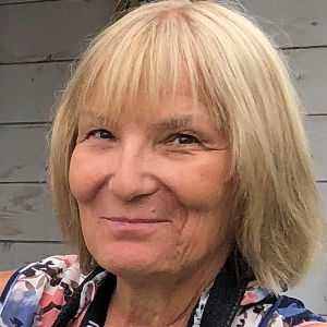 <p>Guylaine Ruel adopte une approche réaliste, mettant en lumière la nature et les animaux, sujets centraux de son art. Elle privilégie l’huile, peignant à partir de ses propres photographies capturées lors de randonnées. Ses œuvres, empreintes de simplicité et d’authenticité, reflètent la beauté et l’émotion du monde naturel.</p>
<p>Consultez sa <a href="https://www.instagram.com/guylaineruel_art/" target="_blank" rel="noopener">page Instagram</a></p>
<p><img src="http://mtl9.locomotive.ca/uploads/_PHOTOS_SECTIONS/symposium/artistes_2025/GuylaineRuel.jpg" alt="GuylaineRuel.jpg (26 KB)" width="300" height="300" /></p>