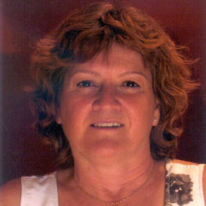 <p>Louise Riendeau découvre sa passion adolescente, puis approfondit l’aquarelle auprès de Viola Goupil et à l’UQAM. Inspirée par la nature, les paysages, les villages et les oiseaux, elle privilégie les bleus, ambres et verts. Membre de galeries à Montréal, elle exprime émotions et souvenirs à travers des compositions lumineuses et sensibles.</p>
<p>Consultez son<a href="https://louiseriendeau.wixsite.com/louiseaquarelliste" target="_blank" rel="noopener"> site Web</a></p>
<p><img src="http://mtl9.locomotive.ca/uploads/_PHOTOS_SECTIONS/symposium/artistes_2025/LouiseRiendeau.jpg" alt="LouiseRiendeau.jpg (24 KB)" width="300" height="300" /></p>