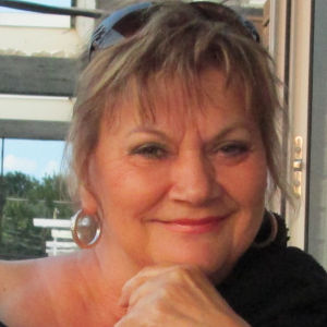 <p>Passionnée de dessin dès l’enfance, Micheline Bouchard a étudié le dessin de mode, puis obtenu un baccalauréat en arts plastiques à l’UQAM. Toujours avide d’apprendre, elle poursuit sa formation grâce à des cours en ligne, approfondissant sans cesse sa créativité et son savoir-faire artistique.</p>
<p><img src="http://mtl9.locomotive.ca/uploads/_PHOTOS_SECTIONS/symposium/artistes_2025/MichelineBouchard2.jpg" alt="MichelineBouchard2.jpg (35 KB)" width="300" height="300" /></p>