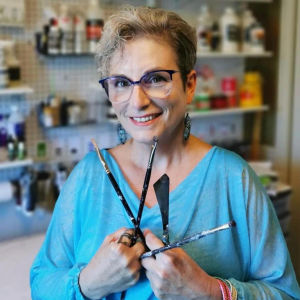 <p>Née à Montréal, Monique Boudreau se consacre à l’art après une formation en architecture d’intérieur. Depuis 2013, elle expose au niveau national et international, a reçu une Mention d’Excellence et une bourse de La Prairie. Elle poursuit son évolution à travers formations et projets artistiques.</p>
<p>Consultez son <a href="https://www.mboudreauart.com/" target="_blank" rel="noopener">site Web</a> ou sa <a href="https://www.instagram.com/mboudreau_art/?hl=fr-ca" target="_blank" rel="noopener">page Instagram</a></p>
<p><img src="http://mtl9.locomotive.ca/uploads/_PHOTOS_SECTIONS/symposium/artistes_2025/MoniqueBoudreau.jpg" alt="MoniqueBoudreau.jpg (42 KB)" width="300" height="300" /></p>