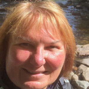 <p>Renée Ruel pratique la peinture depuis près de 30 ans, d’abord à l’huile puis à l’acrylique. Elle perfectionne sa technique à travers divers ateliers et apprécie explorer de nouvelles énergies picturales. Paysages, personnages et souvenirs de voyage émergent sous ses pinceaux, offrant détente et expression personnelle.</p>
<p><img src="http://mtl9.locomotive.ca/uploads/_PHOTOS_SECTIONS/symposium/artistes_2025/ReneeRuel.jpg" alt="ReneeRuel.jpg (36 KB)" width="300" height="300" /></p>