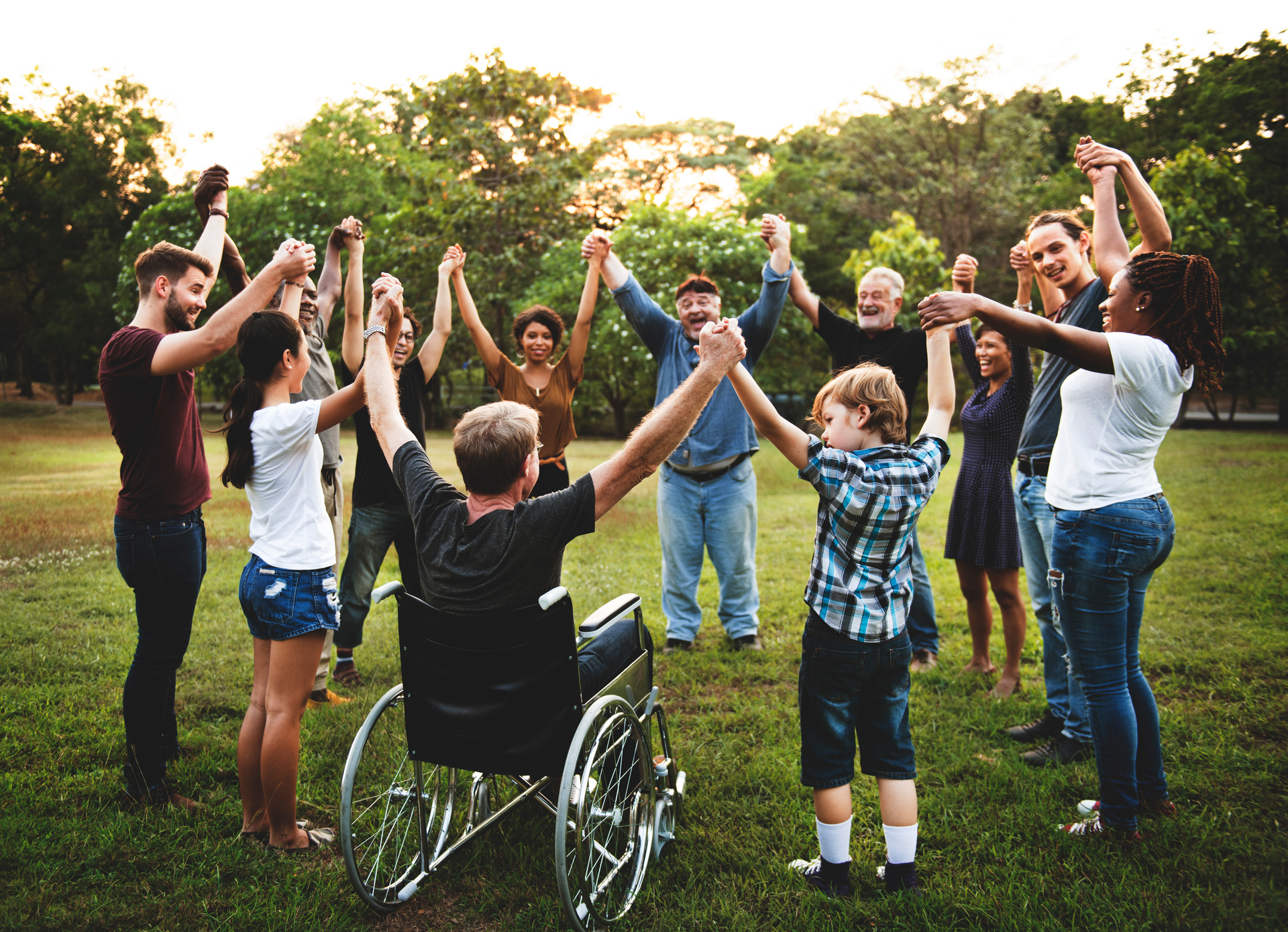 <p><strong>Vie communautaire et accessibilité universelle</strong></p>
<p>L'apport exceptionnel de centaines de citoyens impliqués dans les milieux communautaires, culturels et sportifs est reconnu à Candiac. La Ville est fière de reconnaître le rôle des organismes et de les appuyer dans l’atteinte de leur mission.</p>
<ul>
<li>
<p>Le <a href="http://mtl9.locomotive.ca/babillard" target="_blank" rel="noopener">babillard communautaire</a> est un service gratuit permettant aux organismes reconnus par la Municipalité de faire la promotion de leurs activités et de leurs messages d'intérêt public.</p>
</li>
<li>
<p>Découvrez-en plus sur la <a href="http://mtl9.locomotive.ca/vie-communautaire" target="_blank" rel="noopener">vie communautaire.</a> </p>
</li>
</ul>
<p>Nous travaillons activement à rendre tous nos services et bâtiments accessibles à tous. Notre engagement envers l’inclusion est au cœur de nos décisions.</p>
<p>Par son <a href="http://mtl9.locomotive.ca/uploads/attachments/Plan_action_2025-2027.pdf" target="_blank" rel="noopener">Plan d’action à l’égard des personnes handicapées</a>, la Ville confirme son engagement et sa volonté à poser des gestes clairs afin d’accroître la participation sociale des personnes handicapées sur son territoire.</p>
<ul>
<li>
<p>Découvrez les mesures concrètes mises en place en matière d'<a href="http://mtl9.locomotive.ca/la-ville/information/accessibilite-universelle" target="_blank" rel="noopener">accessibilité universelle</a> annuellement afin d'améliorer la qualité de vie des citoyens ayant un handicap.</p>
</li>
</ul>