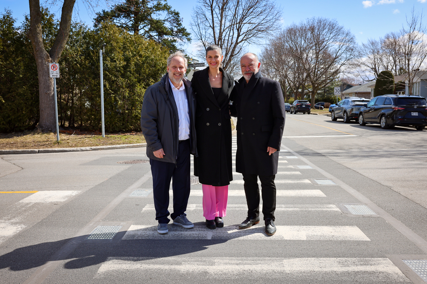 La ministre des Transports et le ministre Dubé en visite à Candiac pour découvrir les traverses piétonnes illuminées