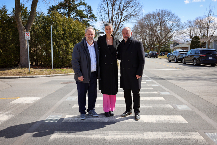 La ministre des Transports et le ministre Dubé en visite à Candiac pour découvrir les traverses piétonnes illuminées